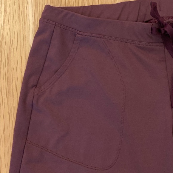 Patagonia Womens Cropped Yoga Pants Drawstring Waist /Pockets Purple /Size Small - Picture 3 of 10